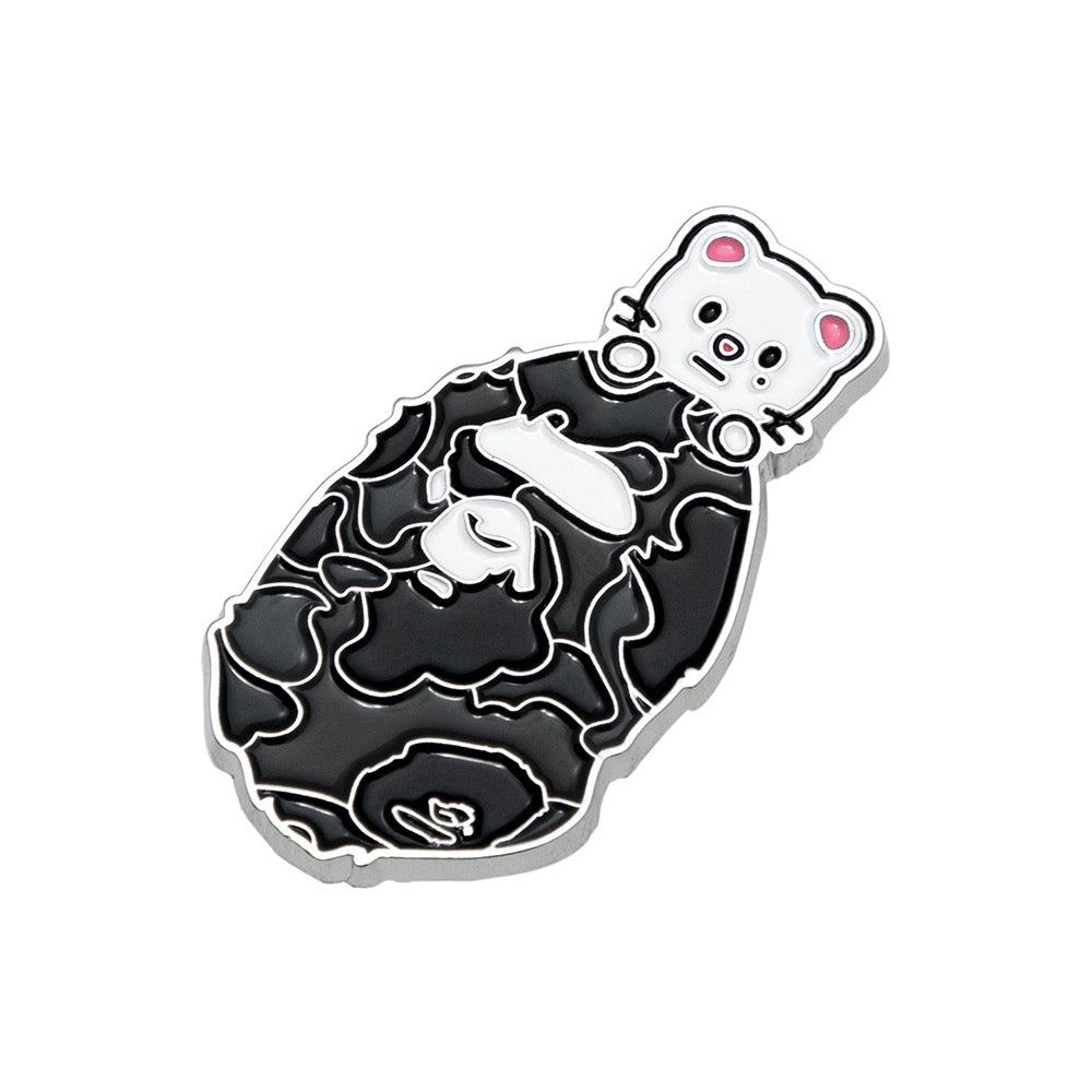 BAPE X STRAYKIDS 메탈 핀 BLACK