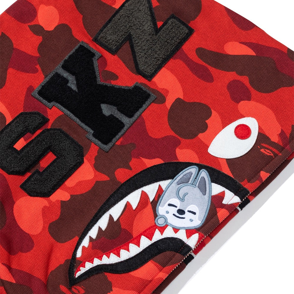 BAPE X STRAYKIDS 카모 샤크 릴렉스트 핏 풀 집 후드(M) RED